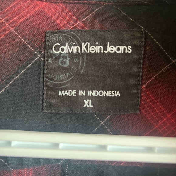 Calvin Klein burgundy flannel - Picture 3 of 3